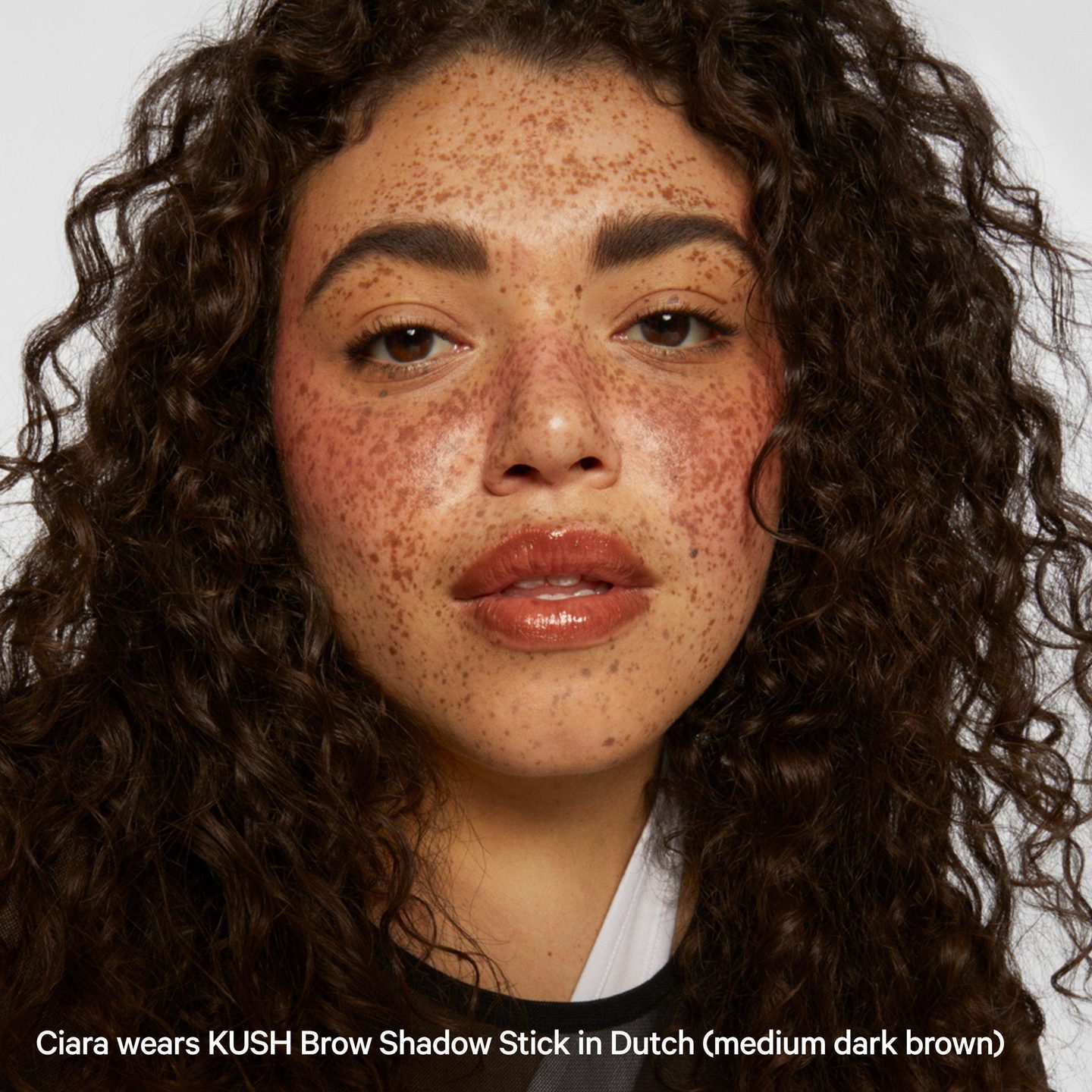 Водостойкий карандаш для бровей KUSH Brow Shadow Stick — фото 4