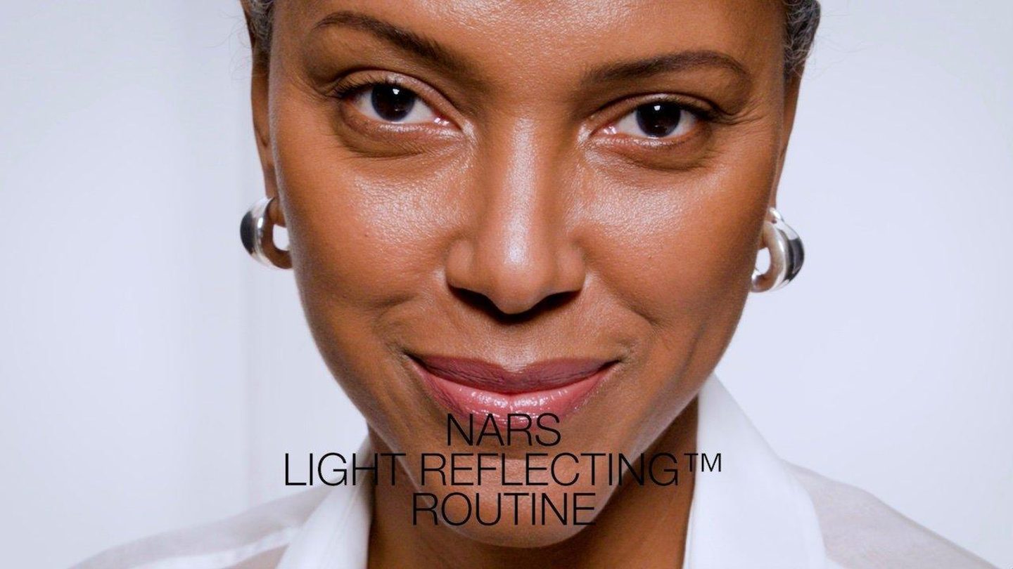 Спрей для фиксации макияжа с отражающим светом — фото 9