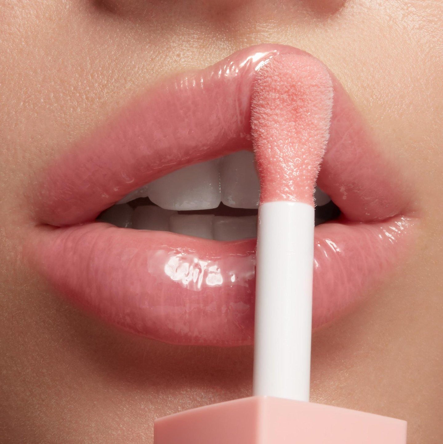 Гладкое масло для губ So Juicy Plumping Glossy Lip Oil — фото 3