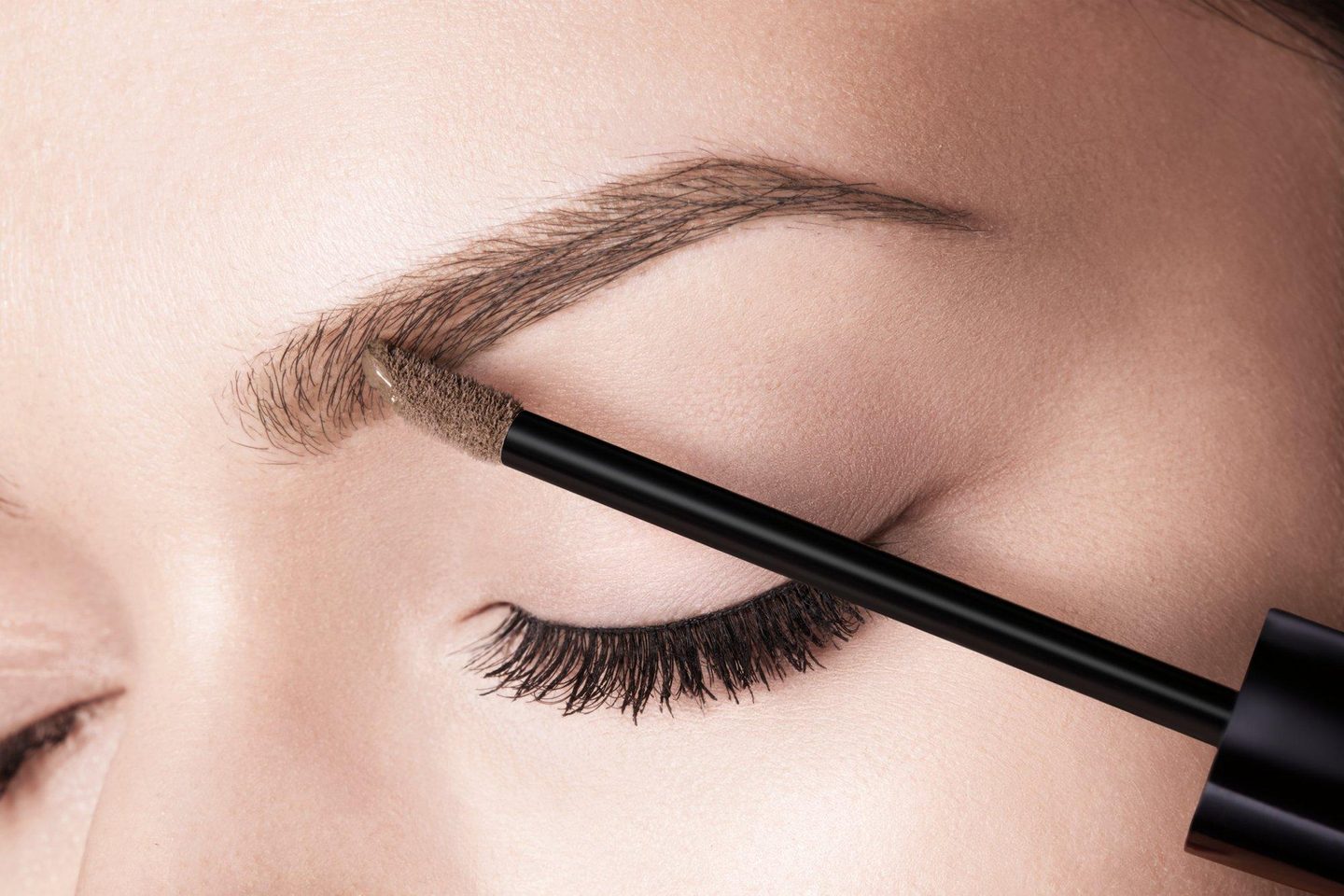 Гель для бровей Unbelieva-Brow с длительным эффектом — фото 3